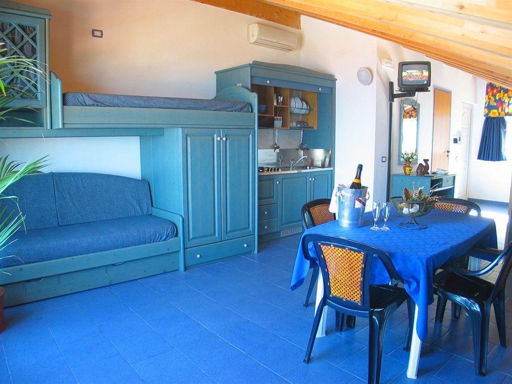 Oasi Azzurra Lejlighedshotel Messina Eksteriør billede