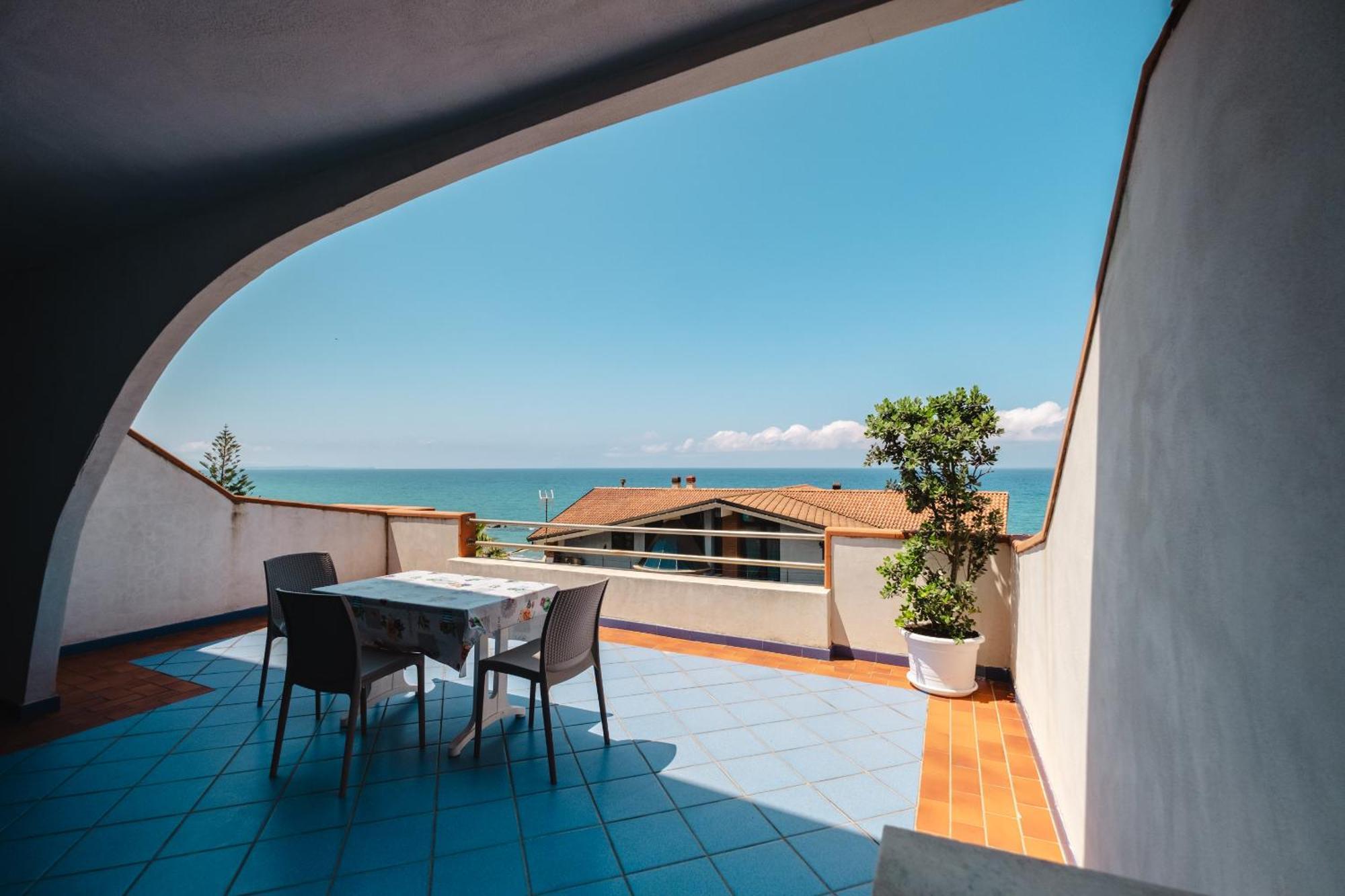 Oasi Azzurra Lejlighedshotel Messina Eksteriør billede