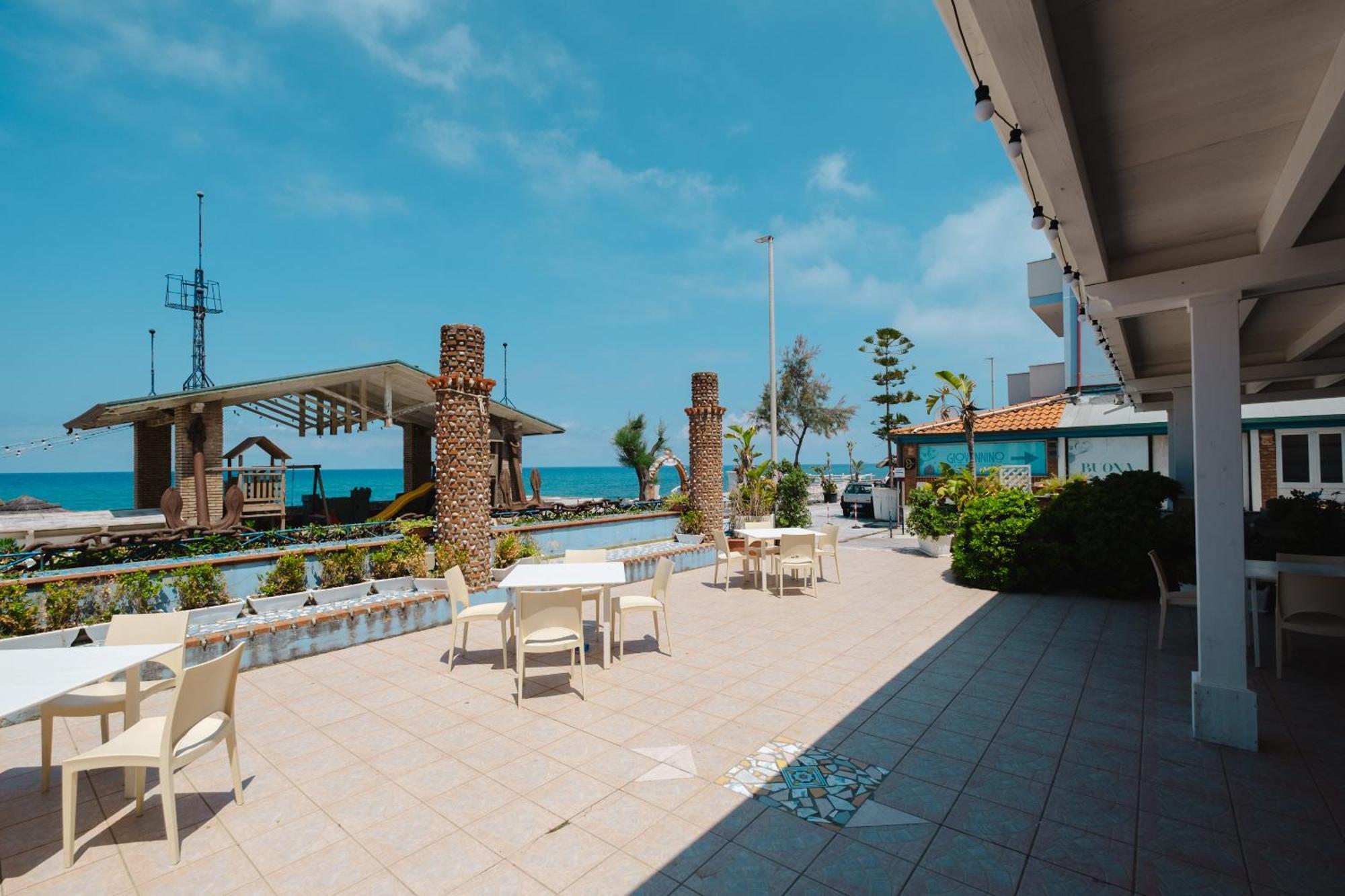 Oasi Azzurra Lejlighedshotel Messina Eksteriør billede