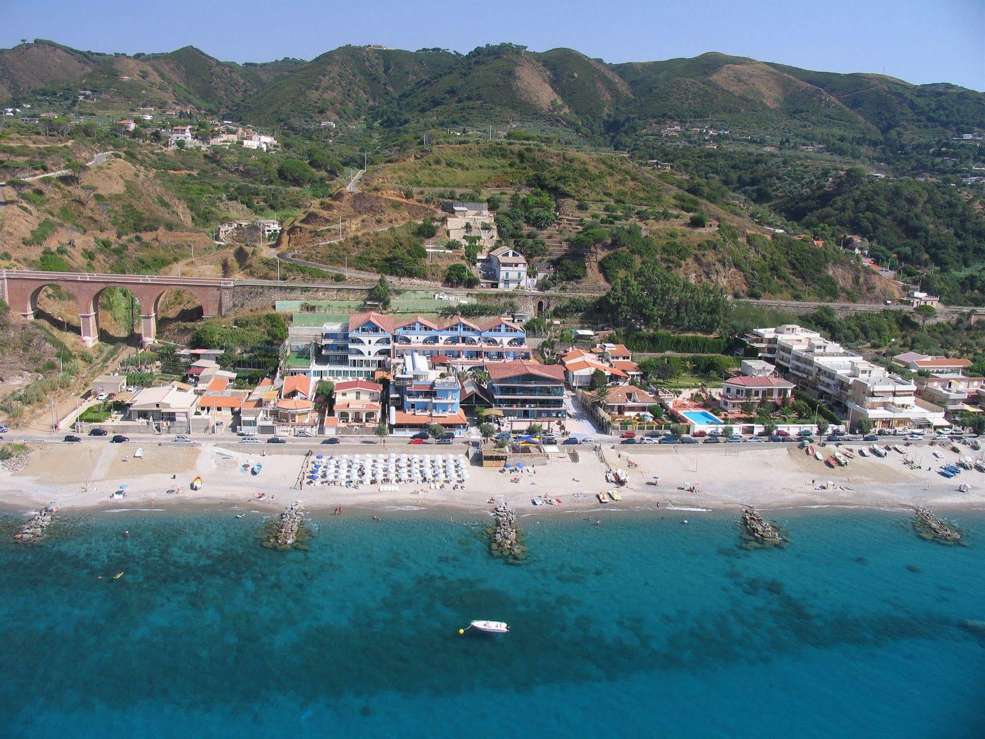 Oasi Azzurra Lejlighedshotel Messina Eksteriør billede