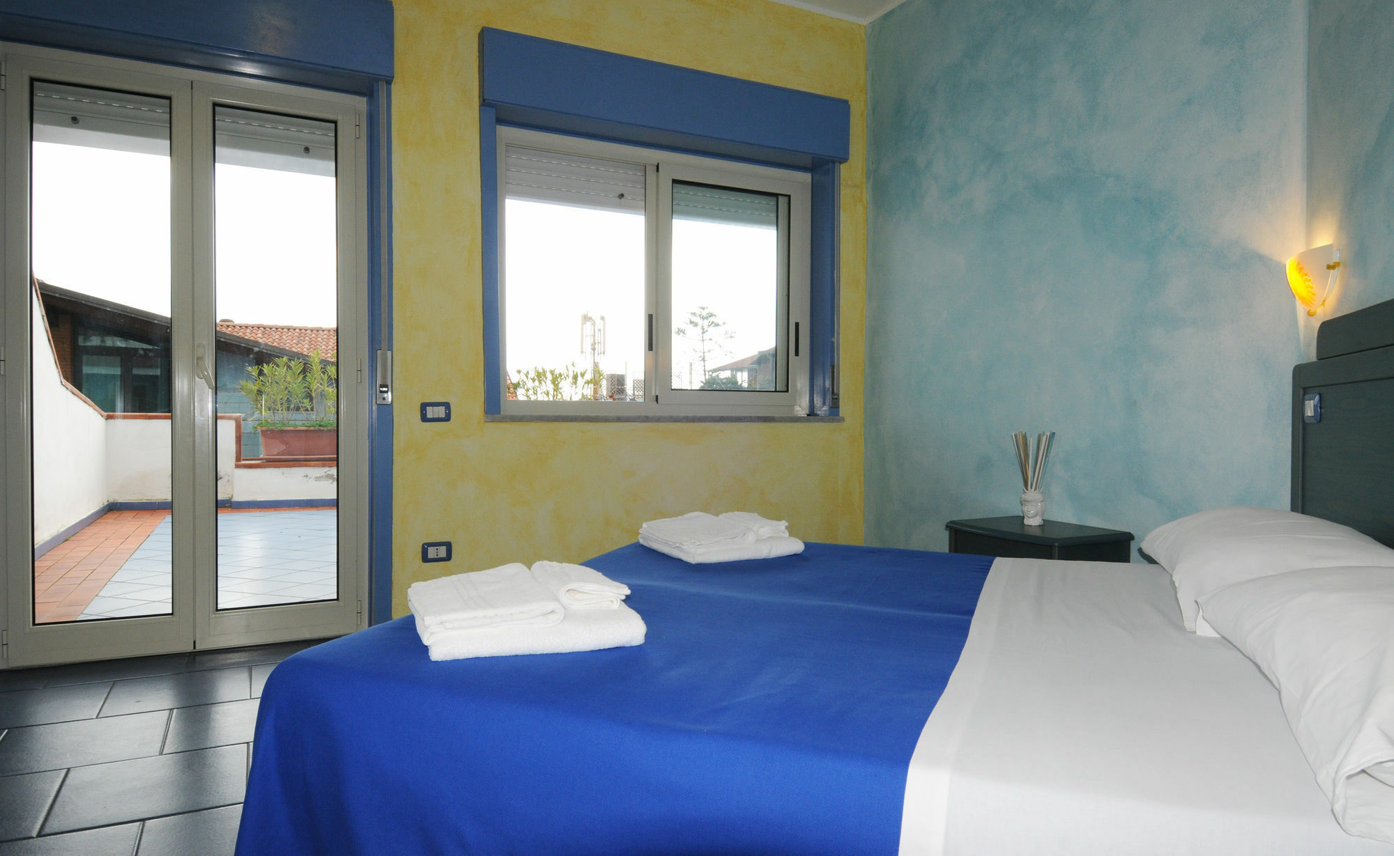 Oasi Azzurra Lejlighedshotel Messina Eksteriør billede