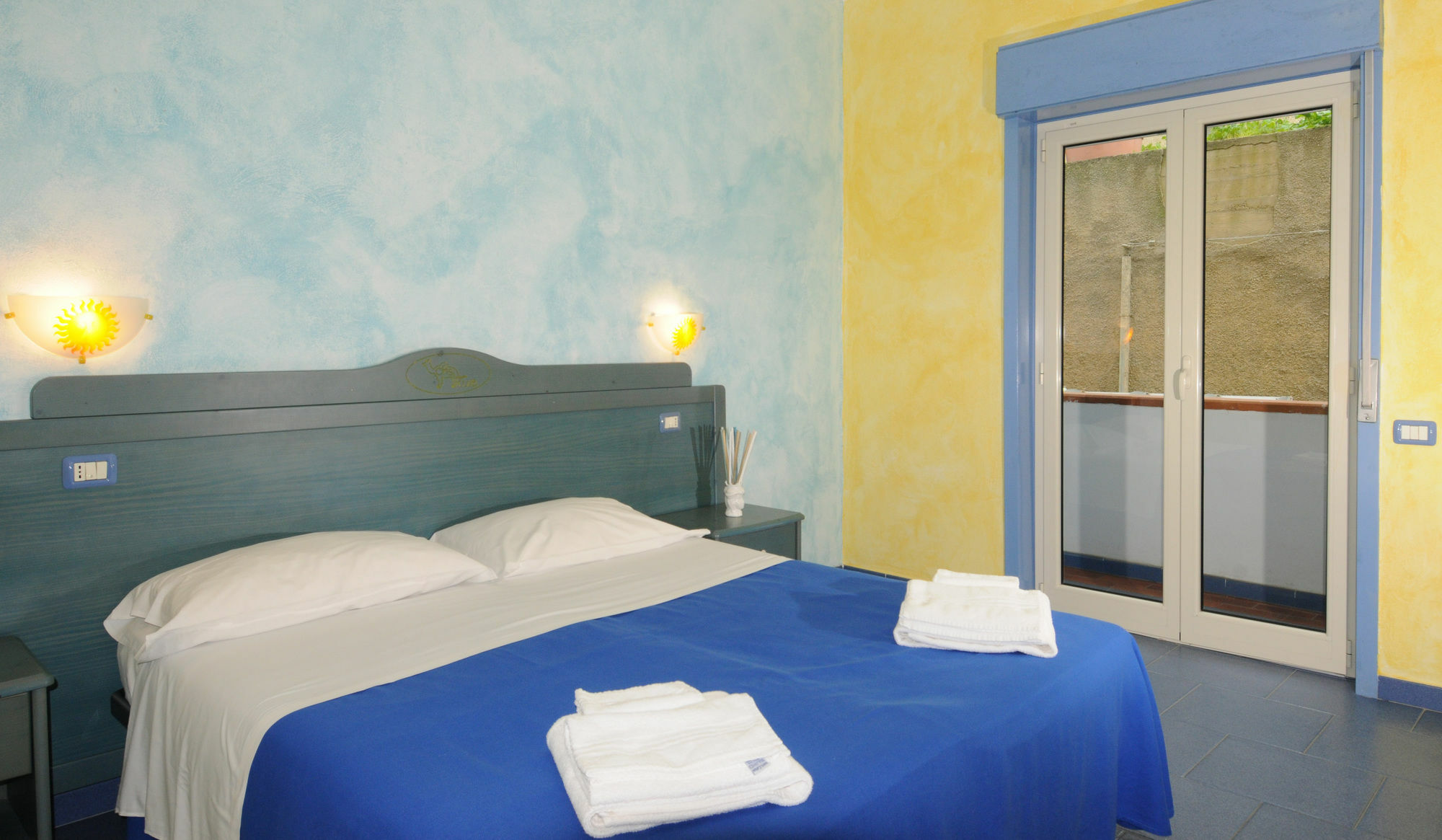 Oasi Azzurra Lejlighedshotel Messina Eksteriør billede